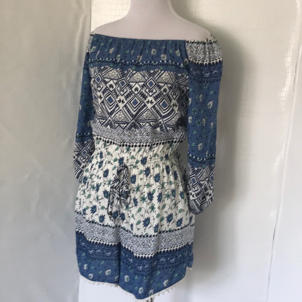 HOLLISTER ROMPER.